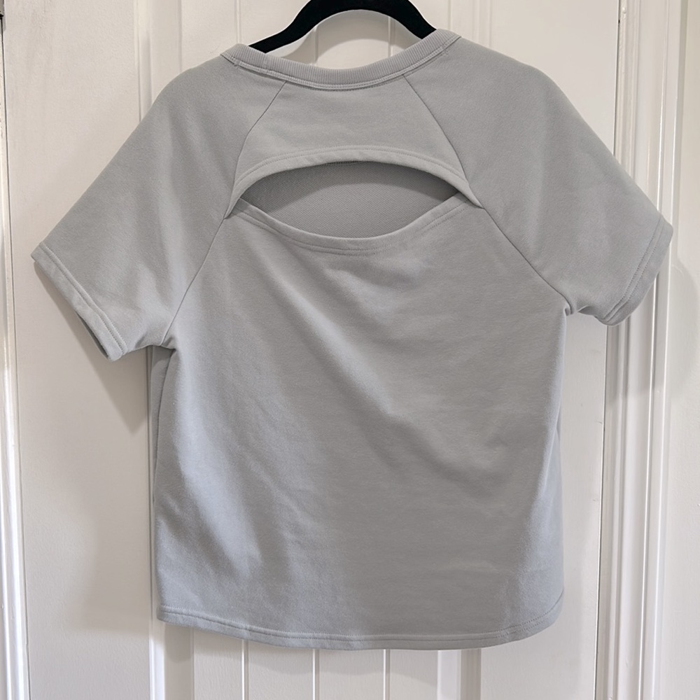 Under Armour Gray Blue shirt sleeve fitted sweatshirt with partial open back